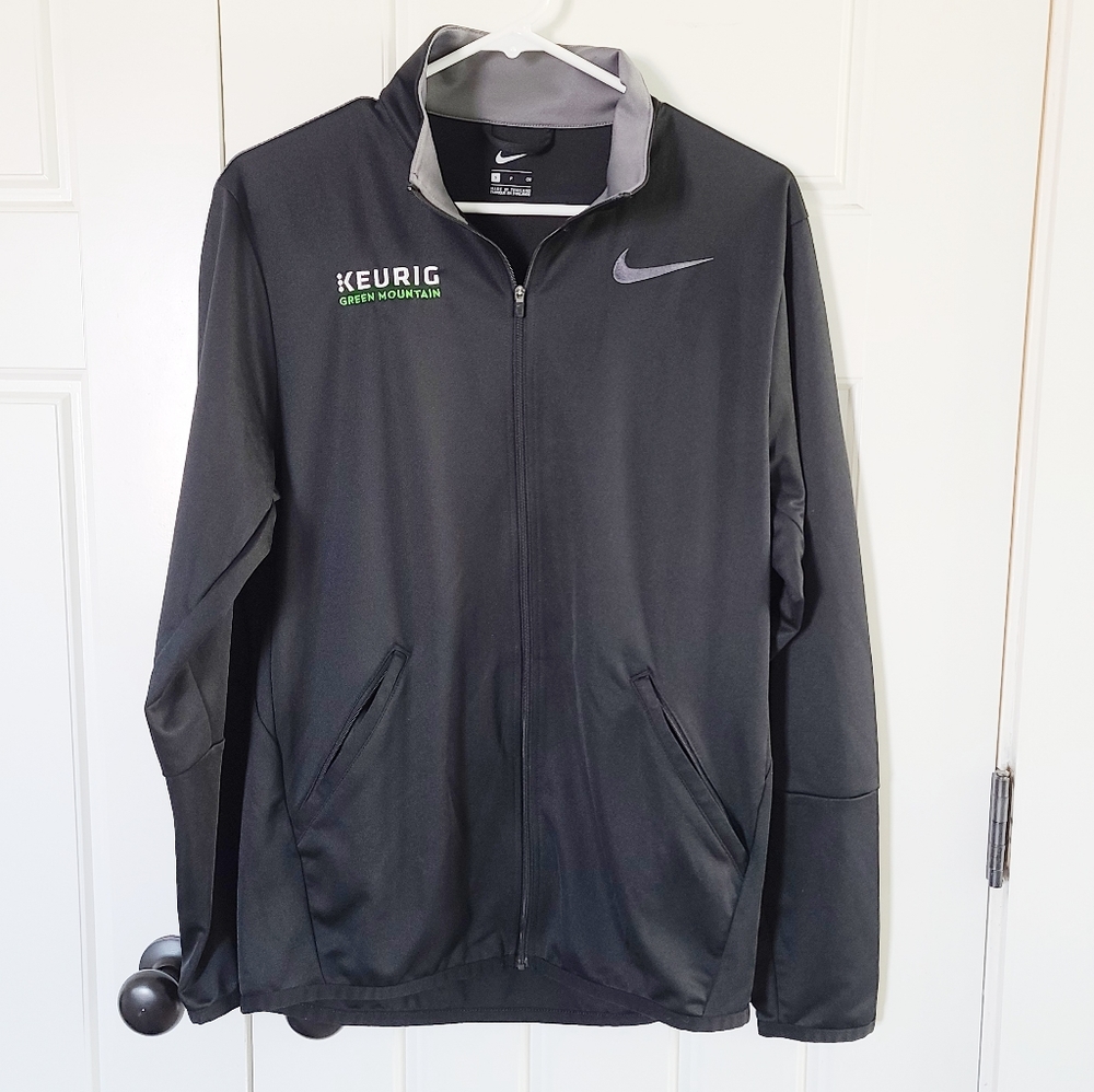 7/26 NIKE TRACK JACKET